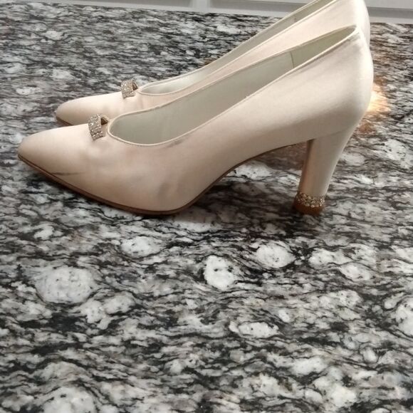 Stuart Weitzman - Picture 7 of 11